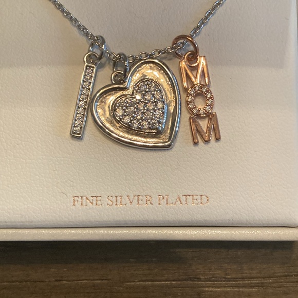 Bella Vie silver plated I love mom necklace - Picture 2 of 2